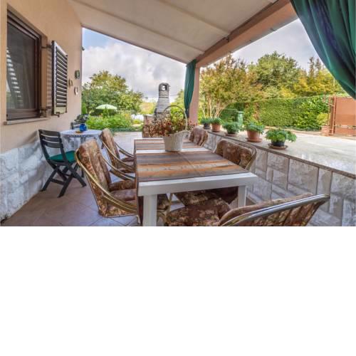 Beautiful apartment in Pavicini w/ 1 Bedrooms