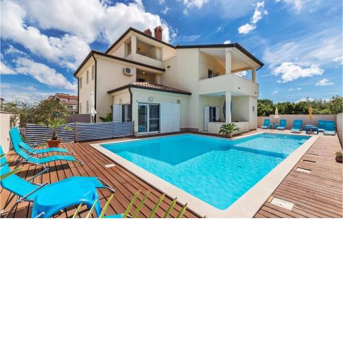 Beautiful apartment in Peroj with Outdoor swimming pool, WiFi and 1 Bedrooms