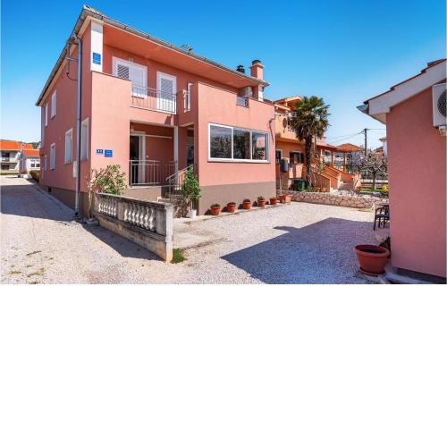 Beautiful apartment in Posedarje with WiFi and 4 Bedrooms