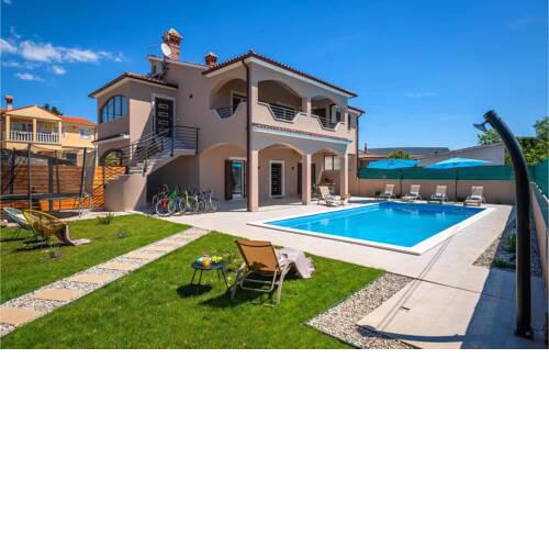 Beautiful apartment in Pula w/ Outdoor swimming pool and 2 Bedrooms