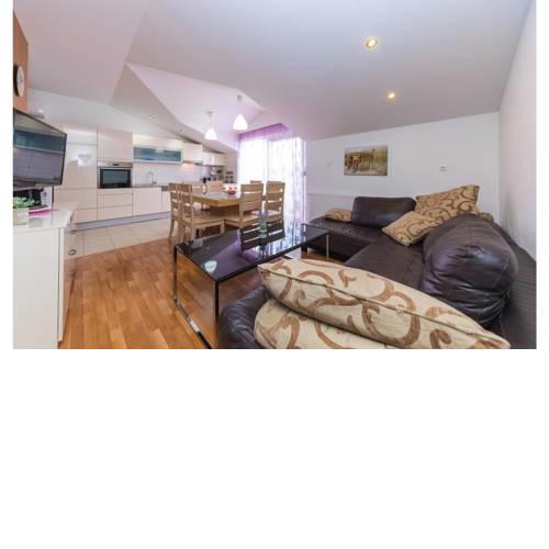 Beautiful apartment in Trogir w/ WiFi and 3 Bedrooms