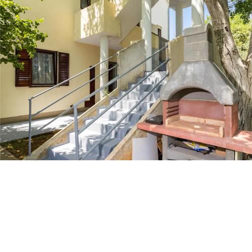 Beautiful apartment in Valbandon with 2 Bedrooms
