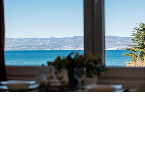 Beautiful apartment in Vantacici w/ WiFi