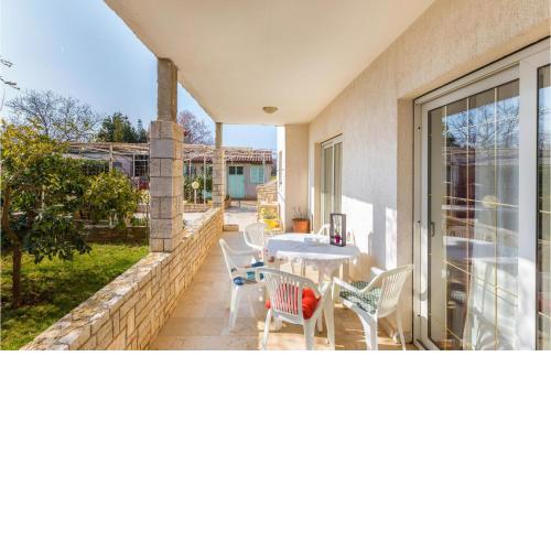 Beautiful apartment in Vodnjan with WiFi and 3 Bedrooms