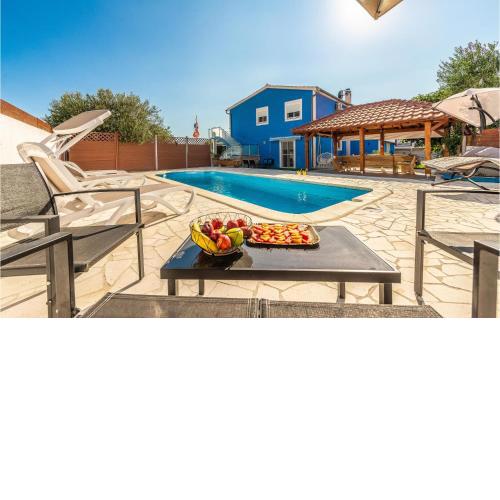 Beautiful apartment in Vrana with WiFi and 2 Bedrooms