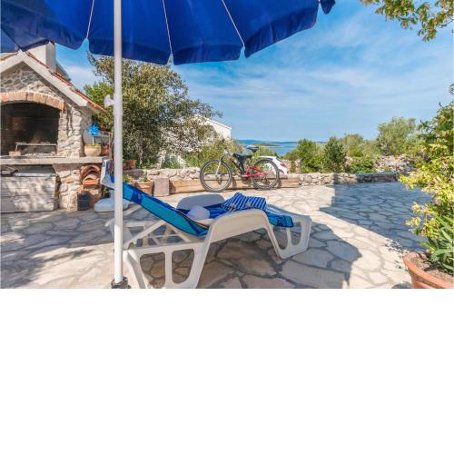 Beautiful apartment in Zdrelac with WiFi and 2 Bedrooms