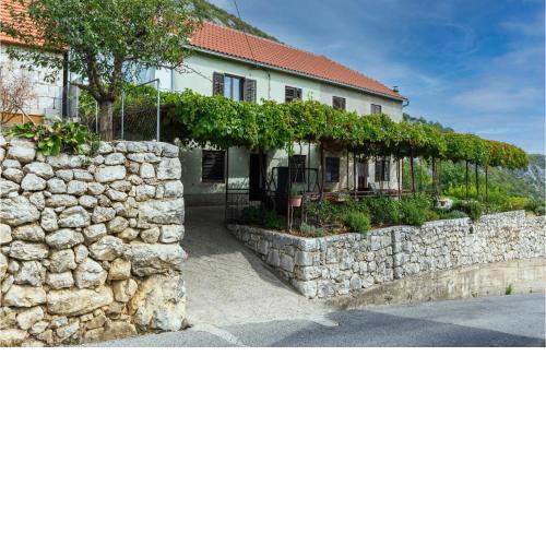 Beautiful apartment in Zvecanje with 2 Bedrooms