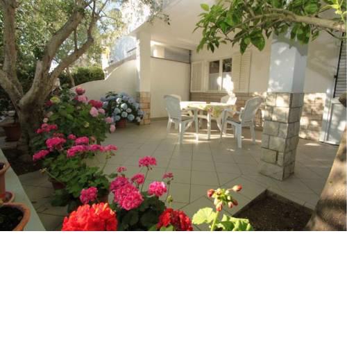 Beautiful apartment with back yard and terrace - Apartments Vjenceslava XX