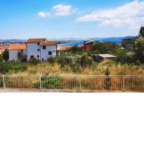 Beautiful apartment with sea view and free parking