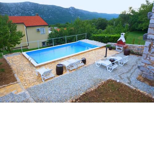 Beautiful Holiday Home With Pool