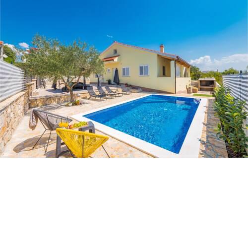Beautiful home in Bilice with Outdoor swimming pool, WiFi and 3 Bedrooms