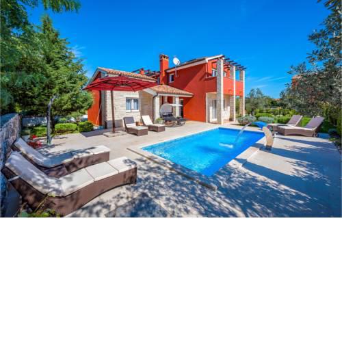 Beautiful home in Bratulici w/ Outdoor swimming pool, Sauna and 3 Bedrooms