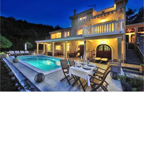 Beautiful home in Bregi with WiFi, Outdoor swimming pool and 2 Bedrooms