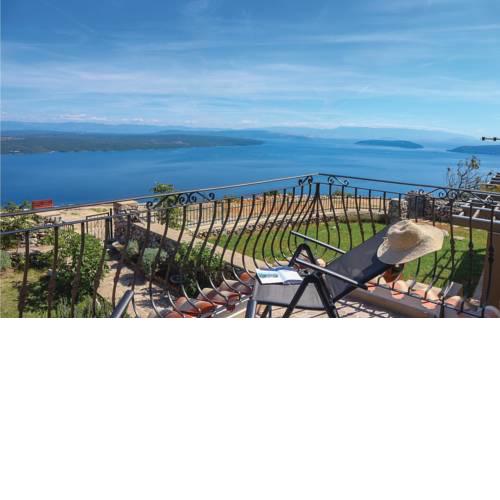 Beautiful home in Cres w/ WiFi and 3 Bedrooms