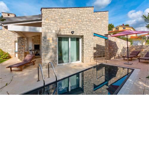 Beautiful home in Fazana w/ Outdoor swimming pool and 2 Bedrooms