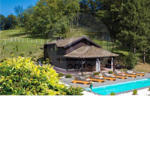 Beautiful home in Gornja Pacetina with Outdoor swimming pool, Sauna and 3 Bedrooms