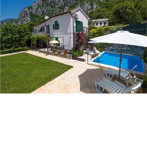Beautiful home in Grizane w/ Outdoor swimming pool, WiFi and 3 Bedrooms