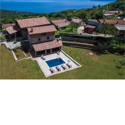 Beautiful home in Icici with WiFi and 5 Bedrooms