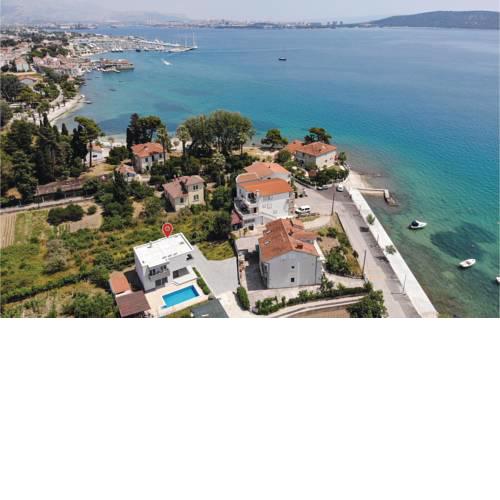 Beautiful home in Kastel Kambelovac w/ Outdoor swimming pool, Outdoor swimming pool and 4 Bedrooms