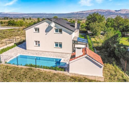 Beautiful home in Kosute with Outdoor swimming pool, Sauna and 4 Bedrooms