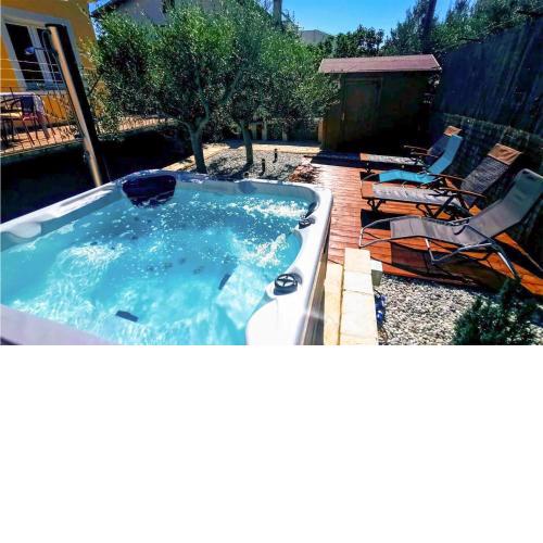 Beautiful home in Pomer with WiFi and 3 Bedrooms