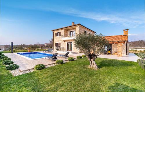 Beautiful home in Pridraga with Outdoor swimming pool, Heated swimming pool and 2 Bedrooms