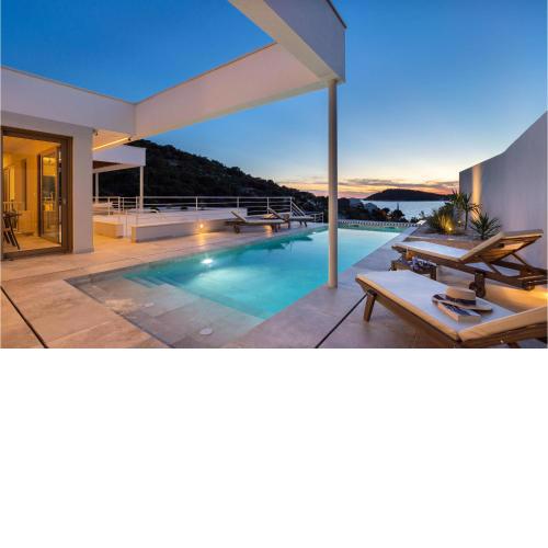 Beautiful home in Rogoznica with Outdoor swimming pool, Sauna and 4 Bedrooms