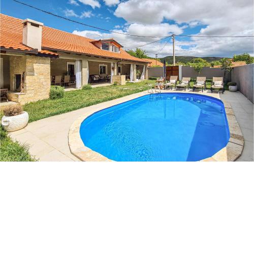 Beautiful home in Seget Gornji with WiFi, Outdoor swimming pool and 3 Bedrooms
