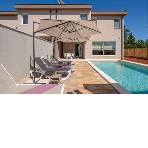 Beautiful home in Segotici with WiFi, Outdoor swimming pool and 4 Bedrooms