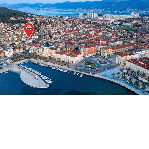 Beautiful home in Split with WiFi and 4 Bedrooms