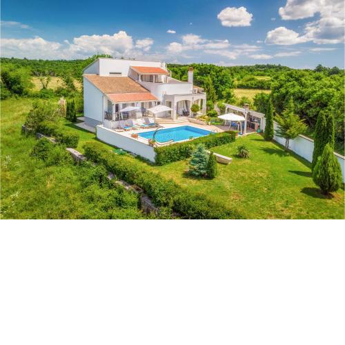 Beautiful home in Svetvincenat with Outdoor swimming pool, WiFi and 4 Bedrooms