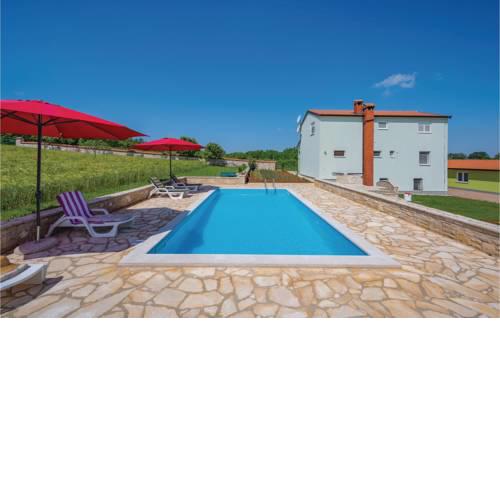 Beautiful home in Sv.Lovrec w/ WiFi, Outdoor swimming pool and 2 Bedrooms