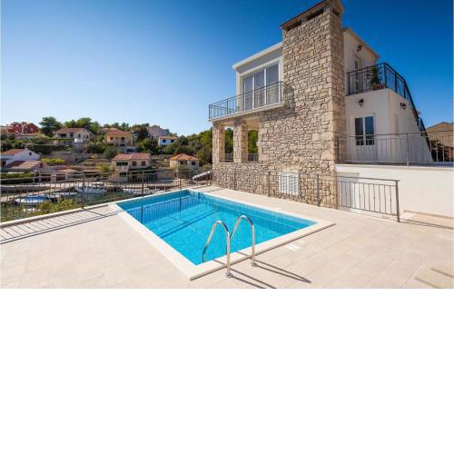 Beautiful home in Vela Luka with Outdoor swimming pool, WiFi and 7 Bedrooms
