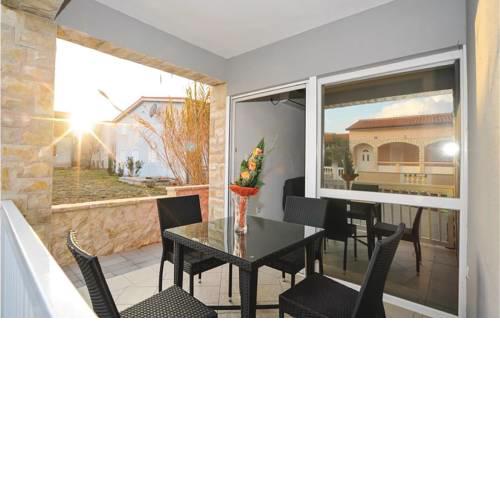 Beautiful home in Vir w/ 4 Bedrooms
