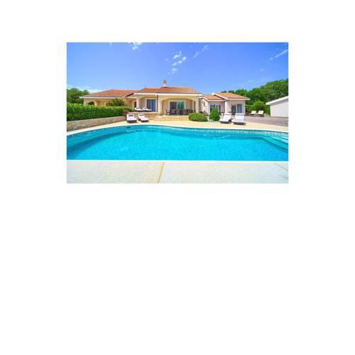Beautiful home in Vrh w/ Outdoor swimming pool and 4 Bedrooms