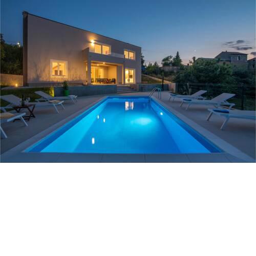Beautiful home in Vrh w/ Outdoor swimming pool, WiFi and 3 Bedrooms