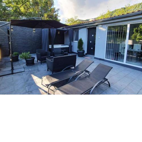 Beautiful house with large terrace and jacuzzi