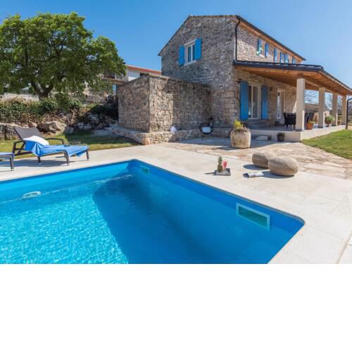 Beautiful stone house with large garden 600 m2 and private pool