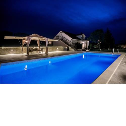 BEAUTIFUL STONE HOUSE WITH LARGE POOL NEAR IMOTSKI