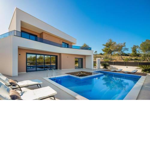 Beautiful Villa Golden Dream