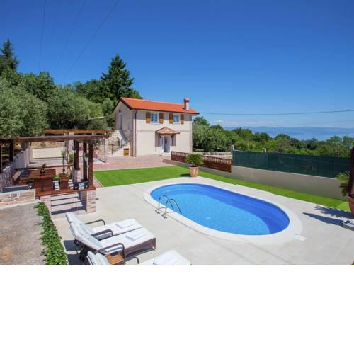 Beautiful Villa in Icici with Swimming Pool