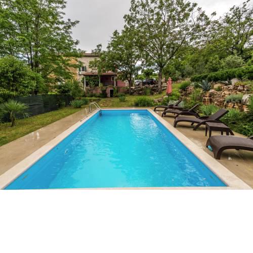 Beautiful Villa in Zoricici with Swimming Pool