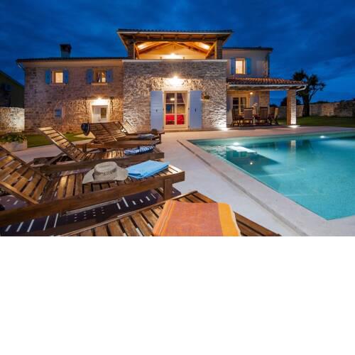 Beautiful Villa Tomani with Four Bedrooms