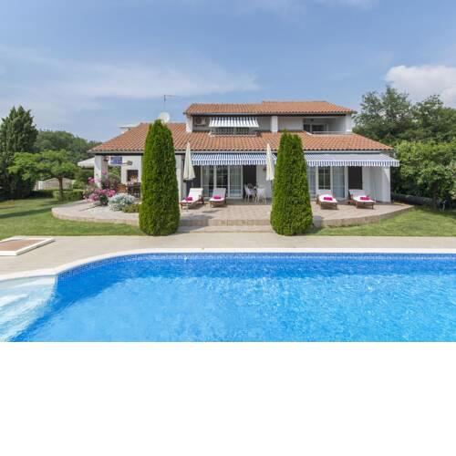 Beautiful villa with a large pool and wonderful garden for your dream vacation