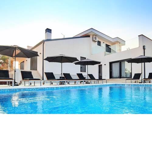 Beautifully decorated villa with pool ideal for vacation with your family