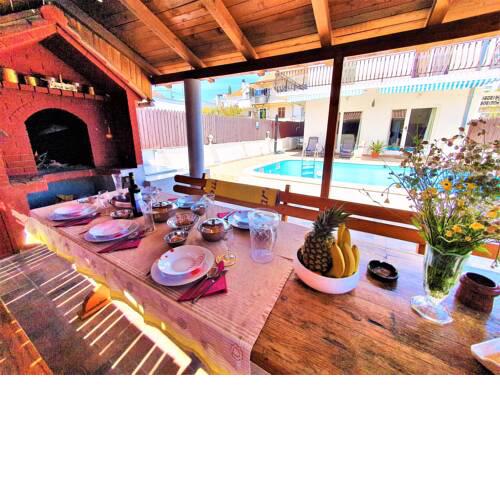 Bella Ciao holiday house with pool