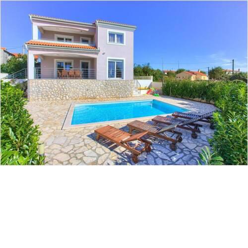Belvilla with pool