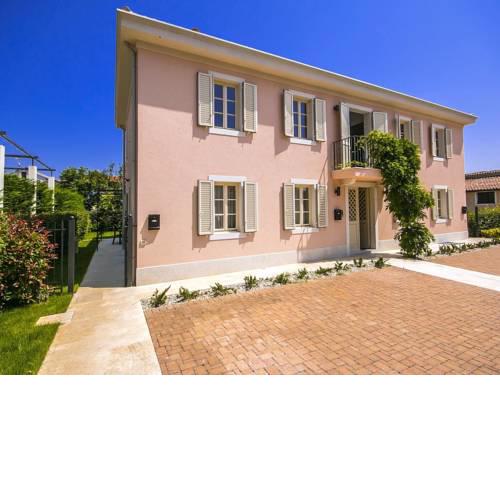 Spacious Seafront Apartment in Funtana