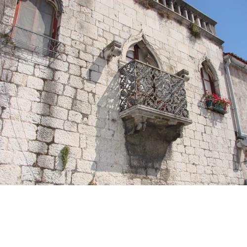 Best Of Split Apartments