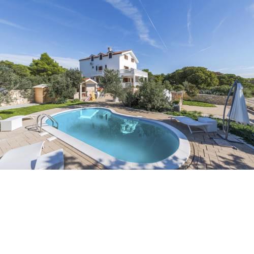 Betina Villa Sleeps 16 with Pool and Air Con